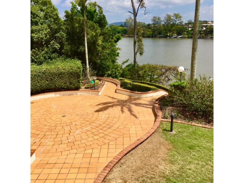 2/172 Macquarie Street, St Lucia QLD 4067