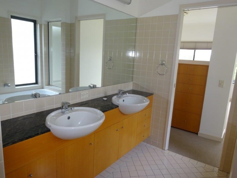 83 King Arthur Terrace, Tennyson QLD 4105