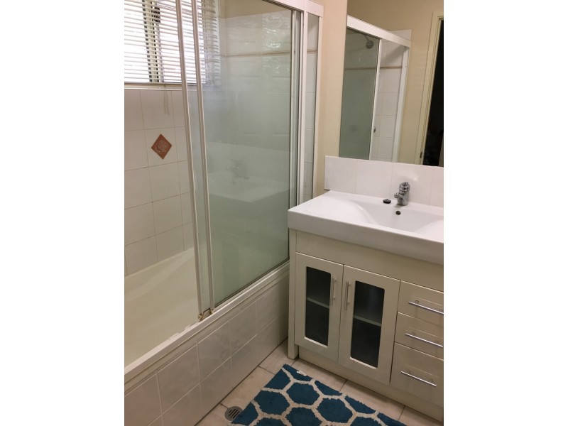 11/74 Sir Fred Schonell Drive, St Lucia QLD 4067