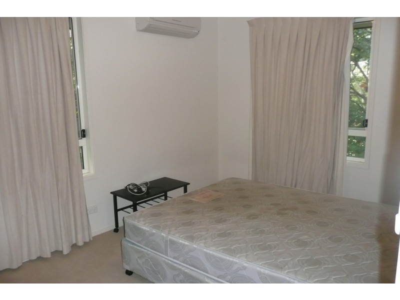 11/74 Sir Fred Schonell Drive, St Lucia QLD 4067