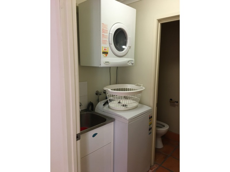 11/74 Sir Fred Schonell Drive, St Lucia QLD 4067