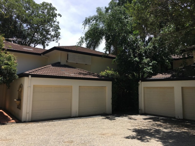 11/74 Sir Fred Schonell Drive, St Lucia QLD 4067