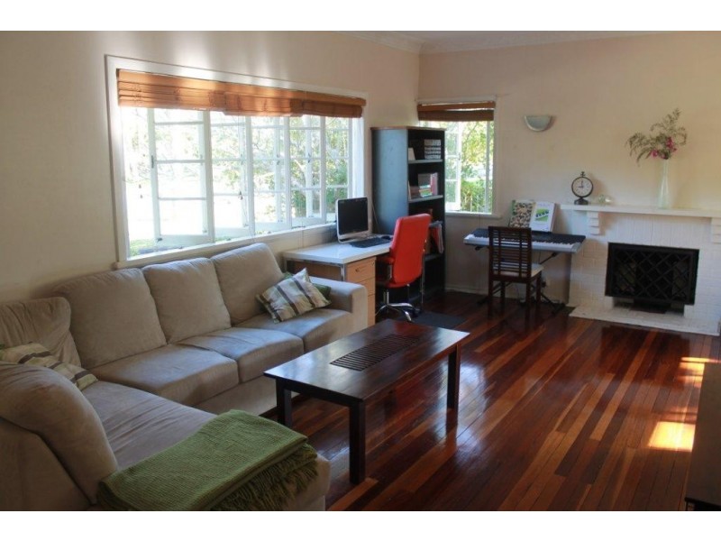 35 Taringa Parade, Indooroopilly QLD 4068