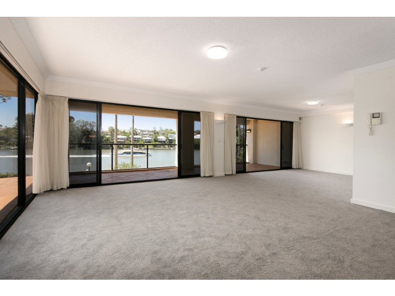 2/172 Maquarie Street., St Lucia QLD 4067