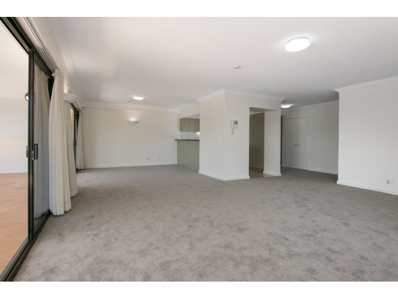 2/172 Maquarie Street., St Lucia QLD 4067