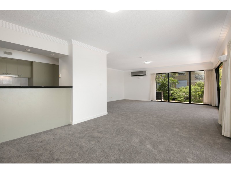 2/172 Maquarie Street., St Lucia QLD 4067