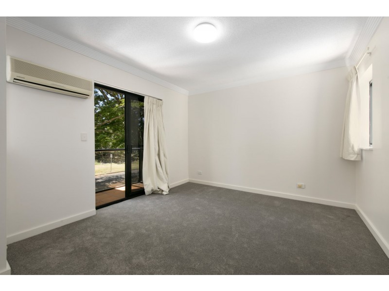 2/172 Maquarie Street., St Lucia QLD 4067