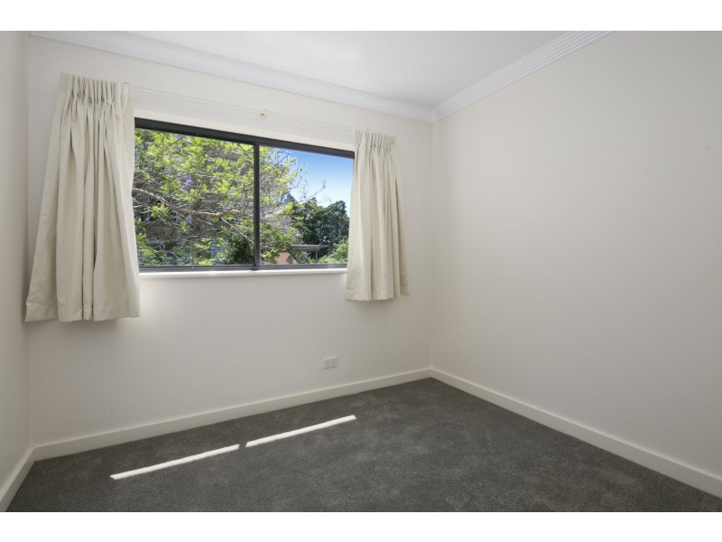 2/172 Maquarie Street., St Lucia QLD 4067