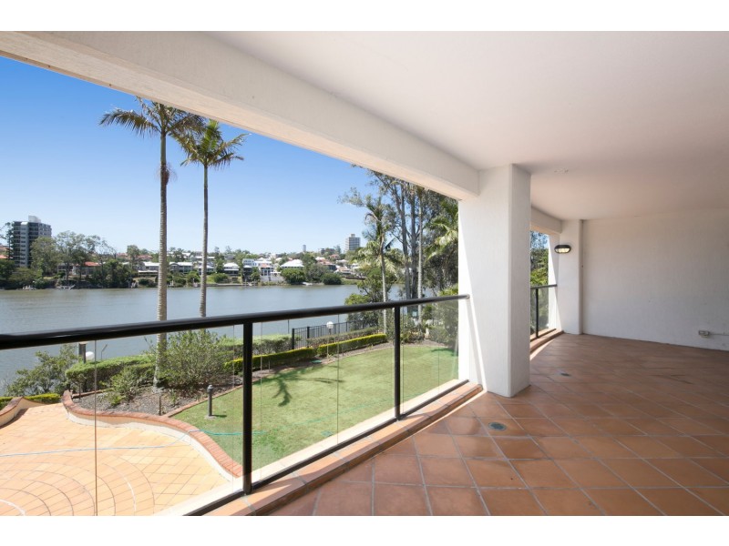 2/172 Maquarie Street., St Lucia QLD 4067