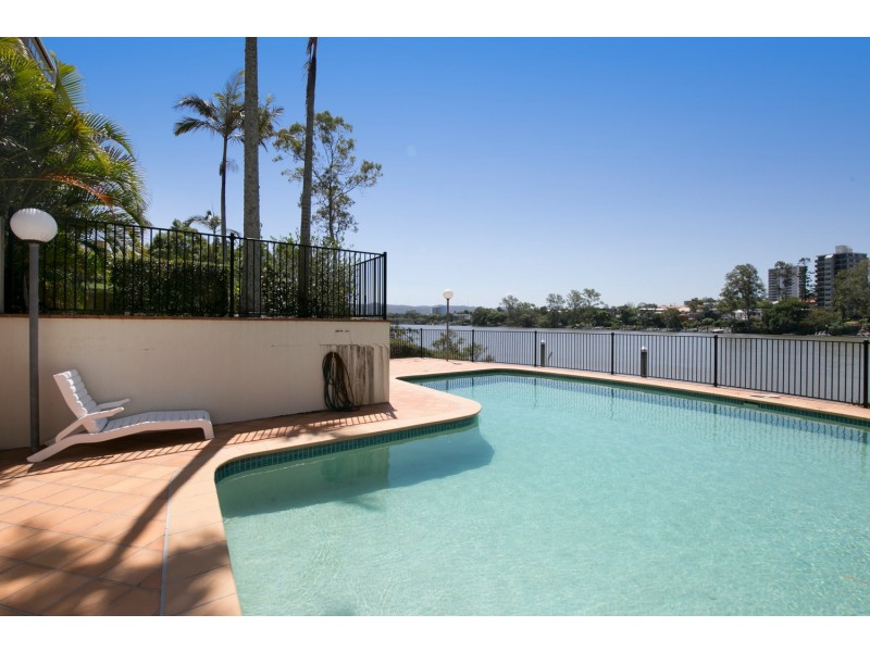 2/172 Maquarie Street., St Lucia QLD 4067