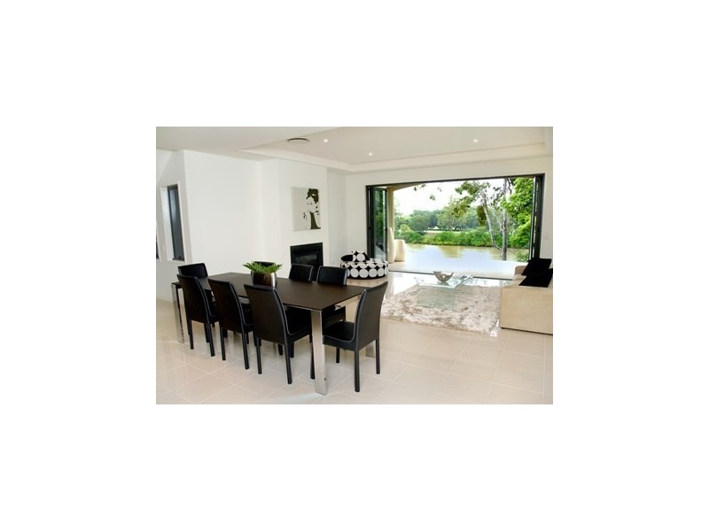 83 King Arthur Terrace., Tennyson QLD 4105