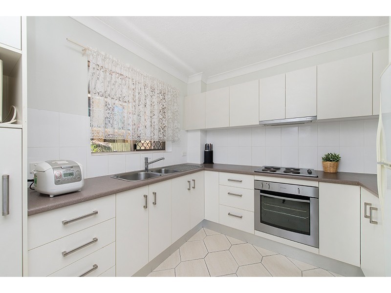 2/115 Central Avenue, Indooroopilly QLD 4068