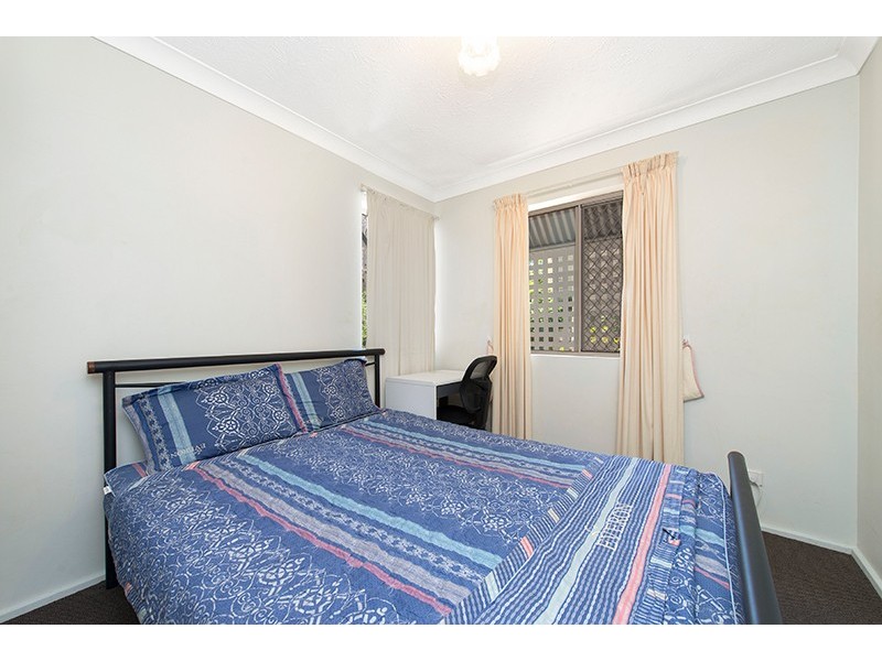 2/115 Central Avenue, Indooroopilly QLD 4068