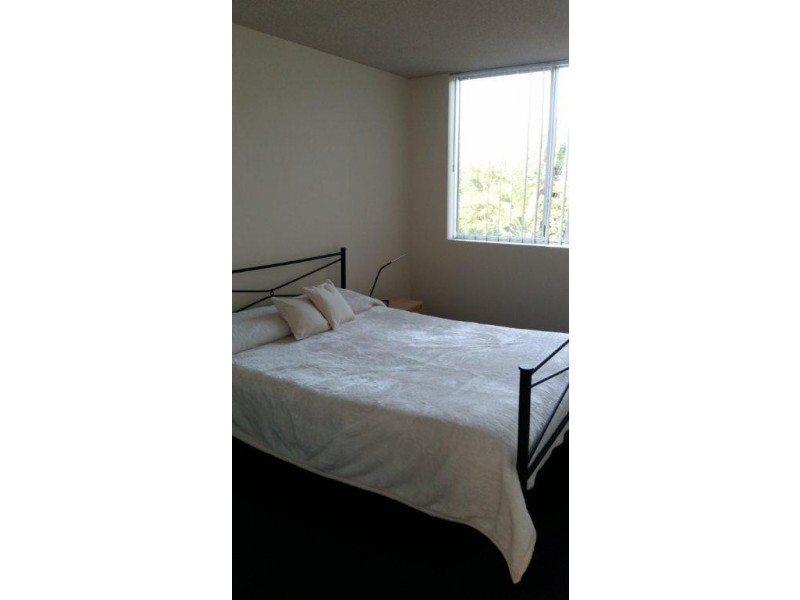 3/208 Carmody Road., St Lucia QLD 4067