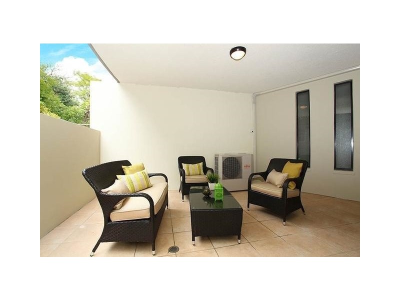 1/40. Underhill Avenue, Indooroopilly QLD 4068