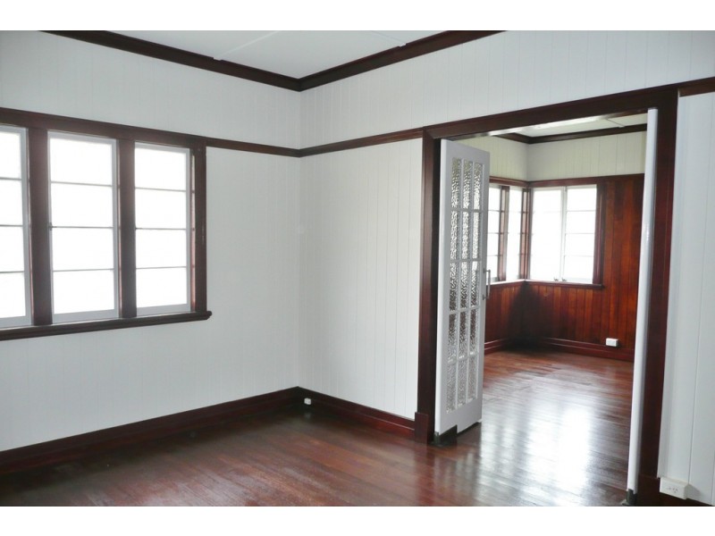 4 Sundridge Street, Taringa QLD 4068