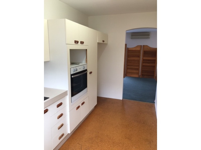 2/114 Carmody Road., St Lucia QLD 4067