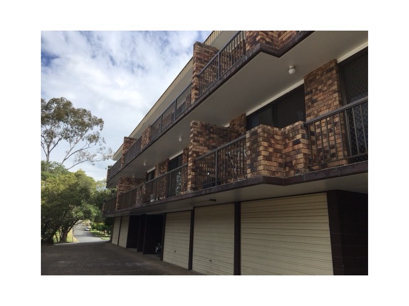 2/114 Carmody Road., St Lucia QLD 4067