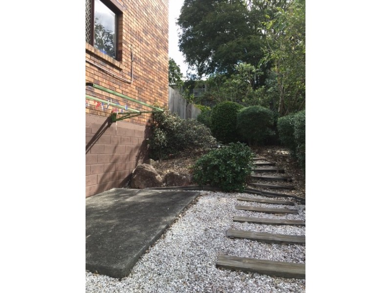 2/114 Carmody Road., St Lucia QLD 4067