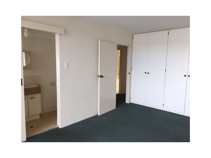 2/114 Carmody Road., St Lucia QLD 4067