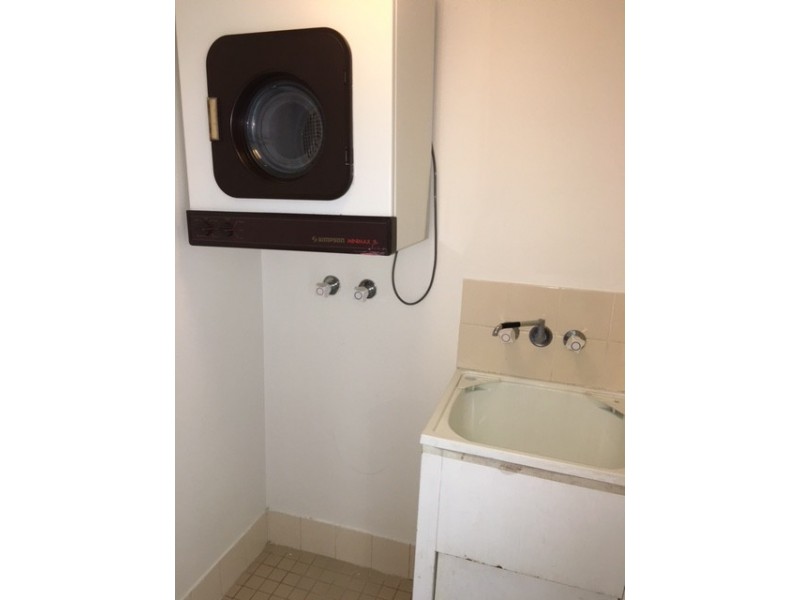 2/114 Carmody Road., St Lucia QLD 4067