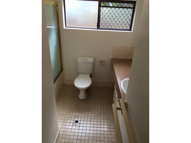 2/114 Carmody Road., St Lucia QLD 4067