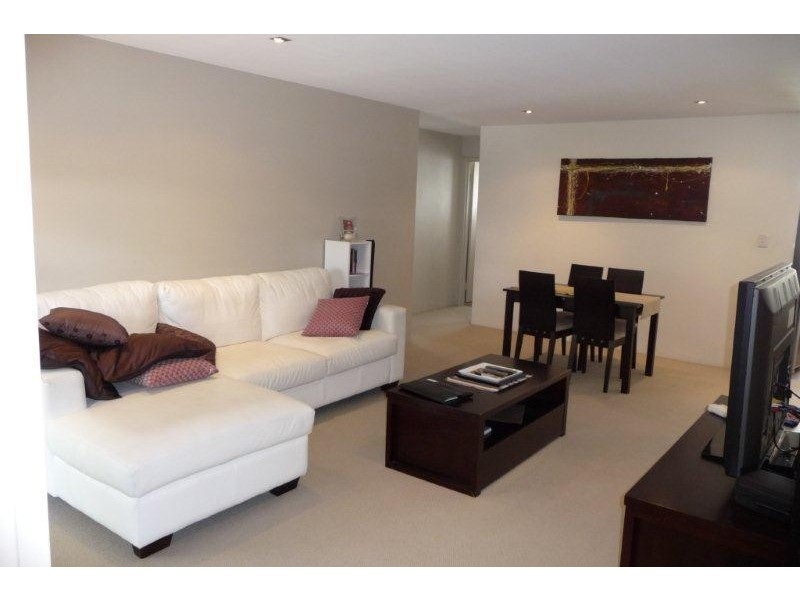 8/160 Central Avenue, Indooroopilly QLD 4068