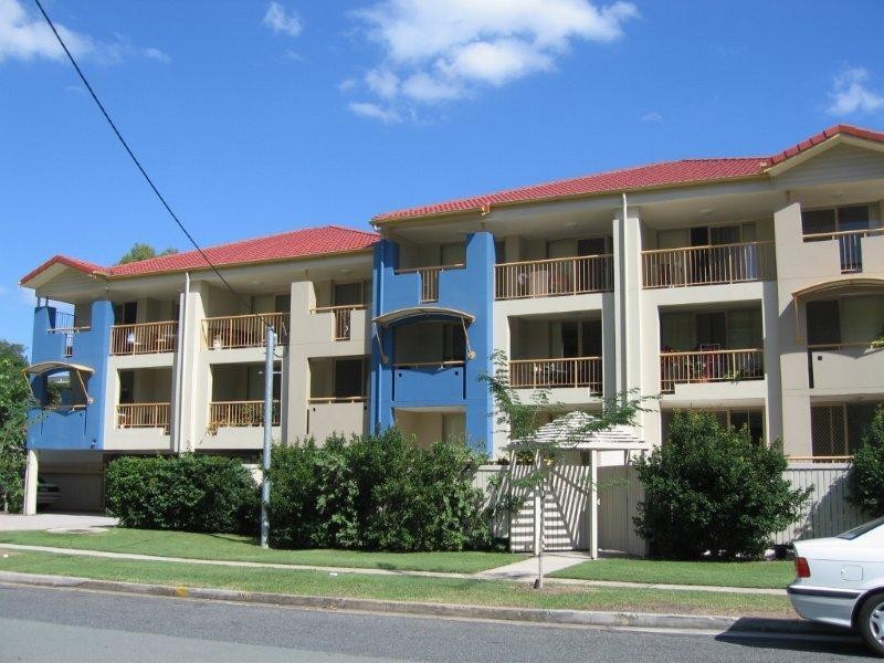 2/77 Fairley Street, Indooroopilly QLD 4068