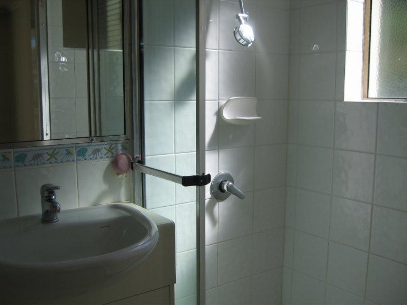 2/77 Fairley Street, Indooroopilly QLD 4068