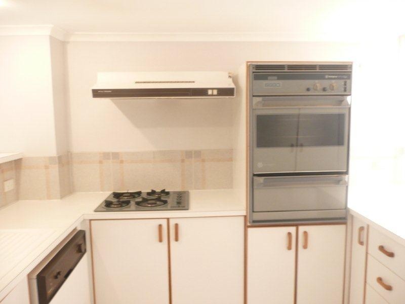 4/126 Clarence Road, Indooroopilly QLD 4068