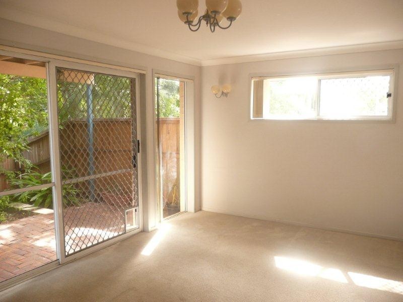 4/126 Clarence Road, Indooroopilly QLD 4068