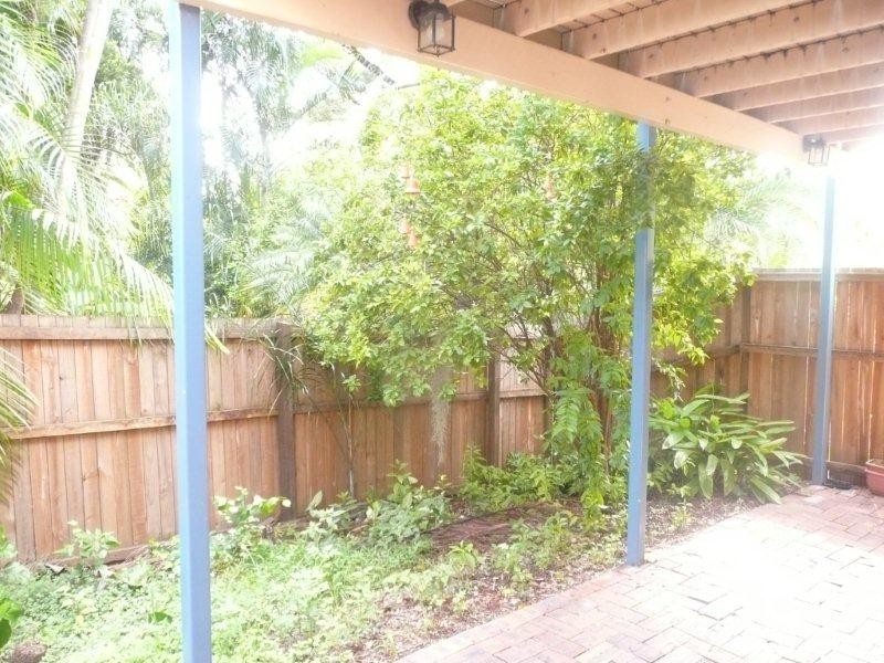 4/126 Clarence Road, Indooroopilly QLD 4068