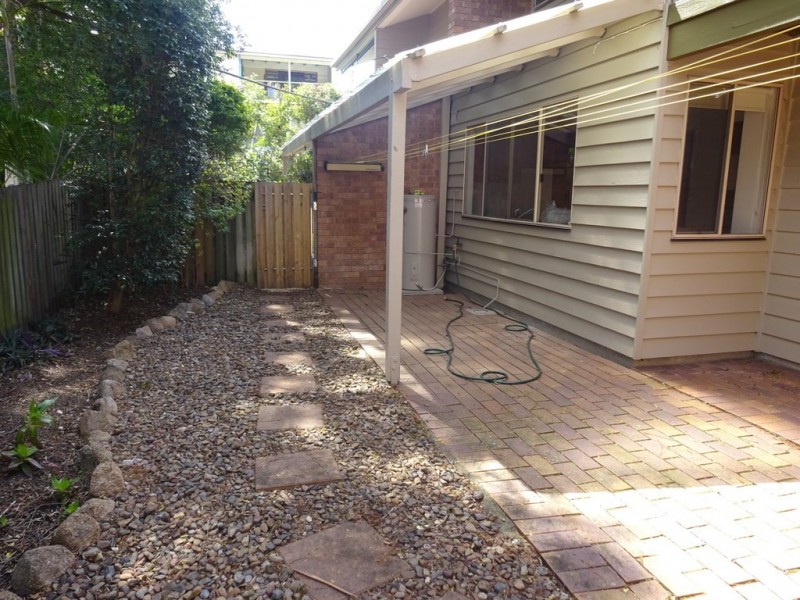 2/42 Newcross Street, Indooroopilly QLD 4068