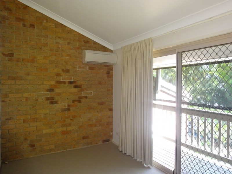 2/42 Newcross Street, Indooroopilly QLD 4068