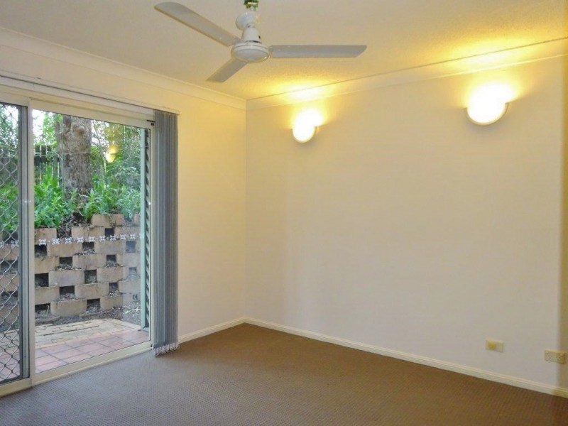 2/72 Waverley Road, Taringa QLD 4068