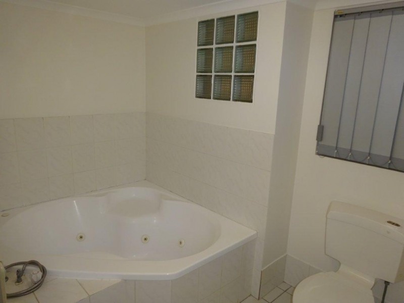 2/72 Waverley Road, Taringa QLD 4068