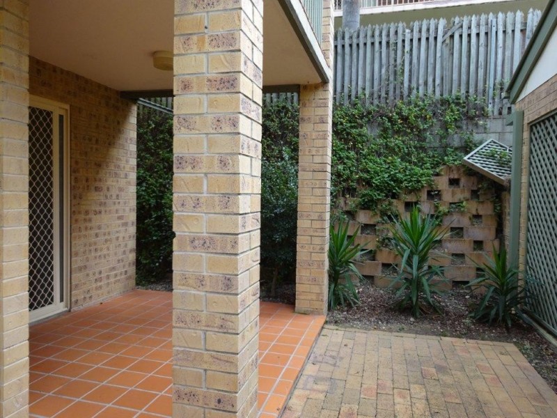 2/72 Waverley Road, Taringa QLD 4068