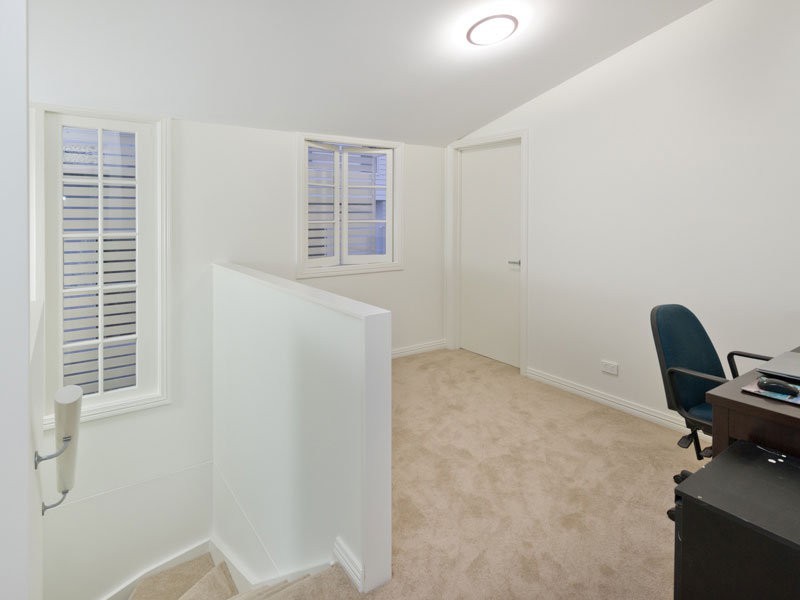 10 Rennie Street, Indooroopilly QLD 4068