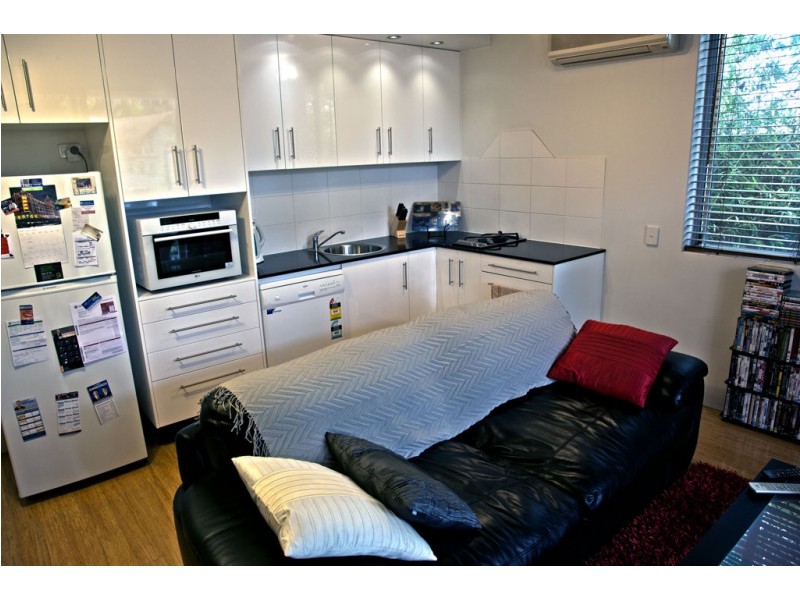 6/125 Clarence Road, Indooroopilly QLD 4068