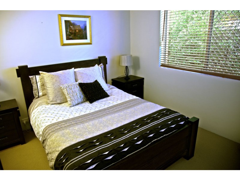 6/125 Clarence Road, Indooroopilly QLD 4068