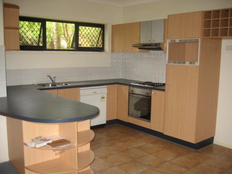 8/122 Central Avenue, Indooroopilly QLD 4068