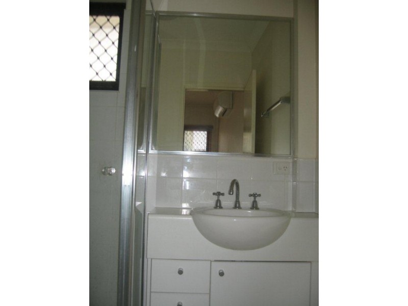 8/122 Central Avenue, Indooroopilly QLD 4068