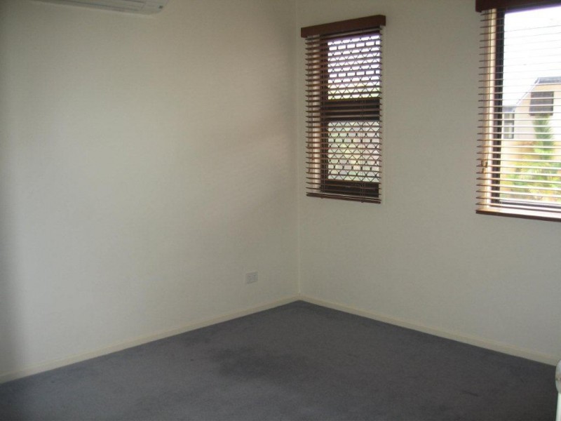 8/122 Central Avenue, Indooroopilly QLD 4068