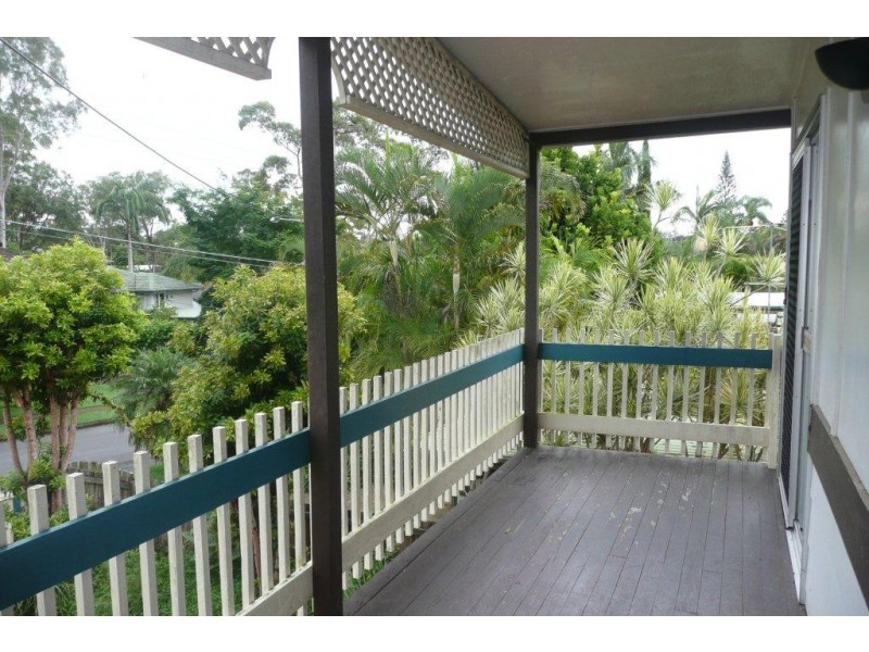 17 Noreen Street, Chapel Hill QLD 4069