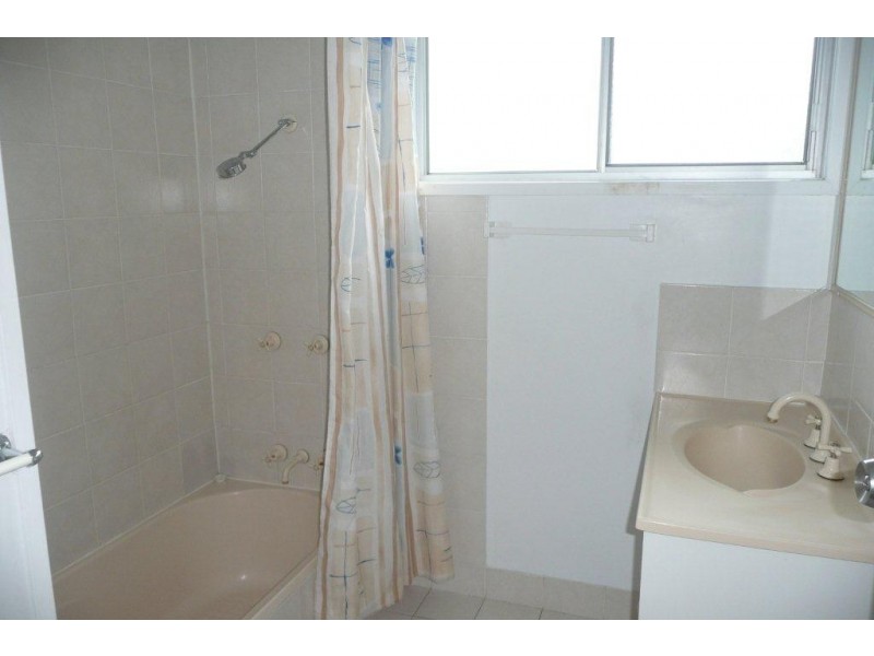 17 Noreen Street, Chapel Hill QLD 4069