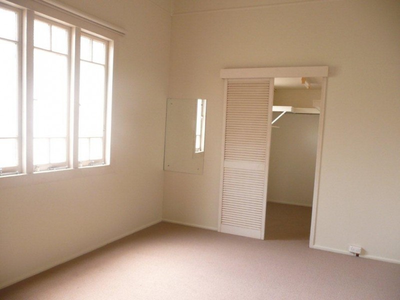 16 Russell Terrace, Indooroopilly QLD 4068
