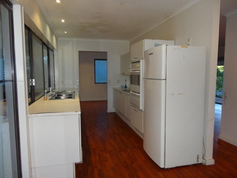 27 Ashburton Street, Chapel Hill QLD 4069