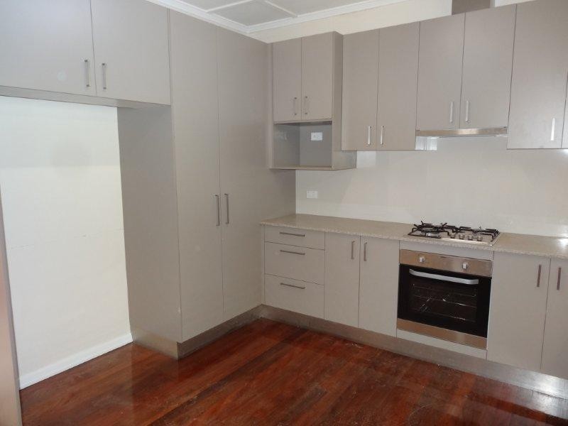 135 Ninth Avenue, St Lucia QLD 4067