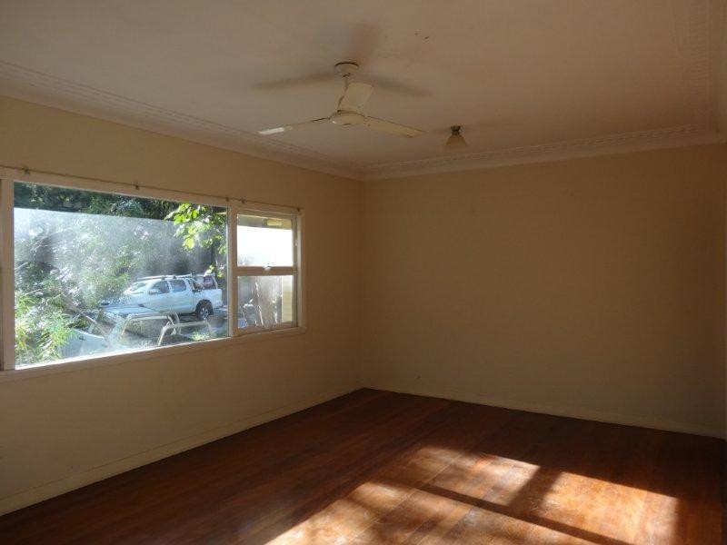 135 Ninth Avenue, St Lucia QLD 4067