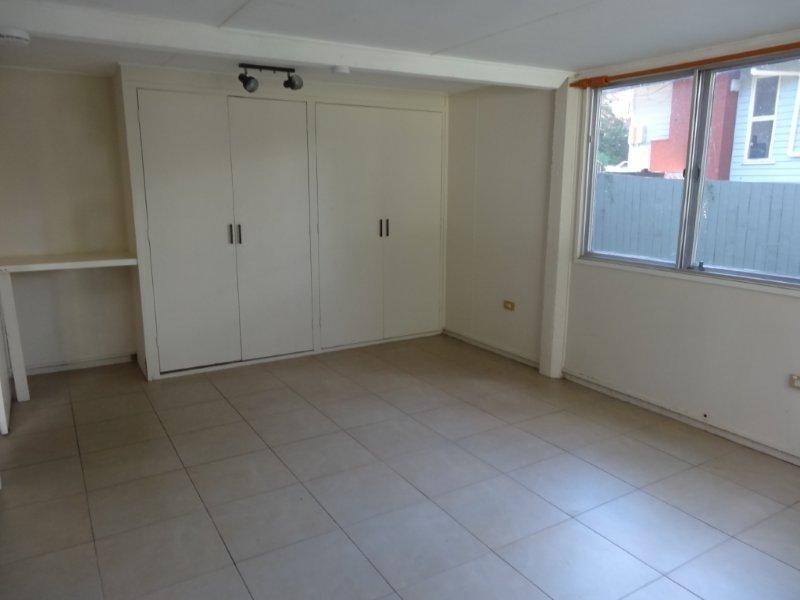 135 Ninth Avenue, St Lucia QLD 4067